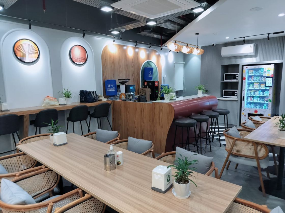 Custom office interior by Synq.Work